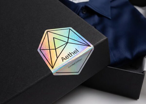 stiker hologram pada kemasan produk fashion mewah